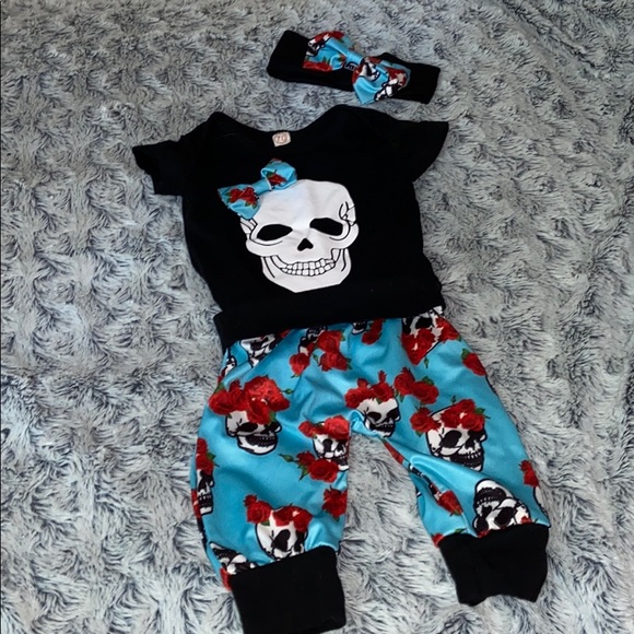 Complete outfit - Picture 3 of 7